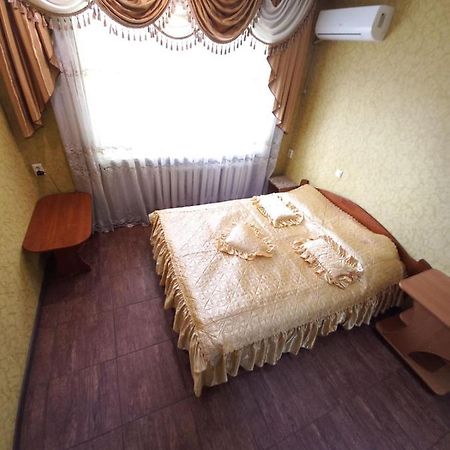 1 Комн Кв Остановка Дворец Спорта Строитель, Рядом С Улицей Химиков Tscherkassy Exterior foto