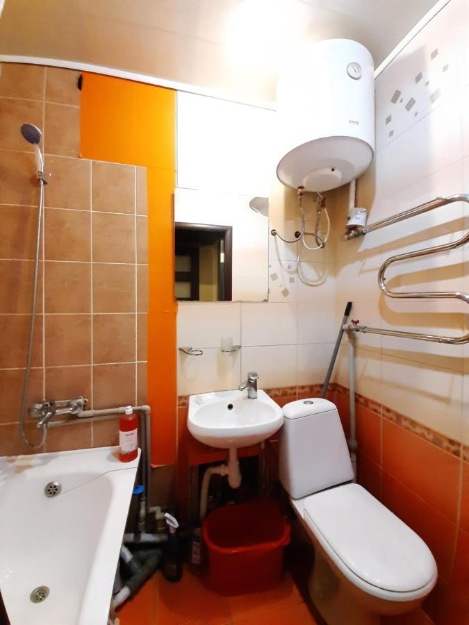 1 Комн Кв Остановка Дворец Спорта Строитель, Рядом С Улицей Химиков Tscherkassy Exterior foto