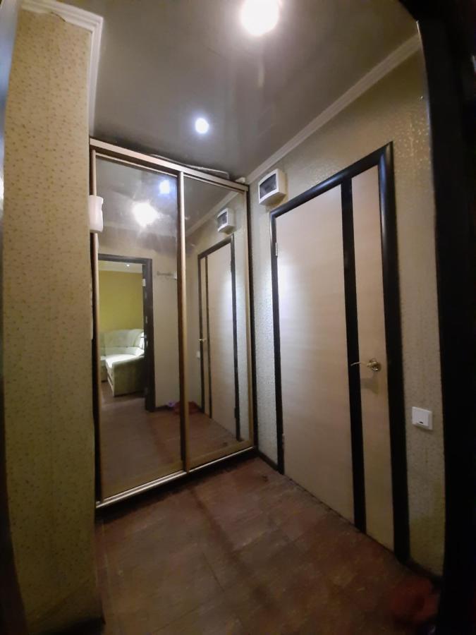1 Комн Кв Остановка Дворец Спорта Строитель, Рядом С Улицей Химиков Tscherkassy Exterior foto