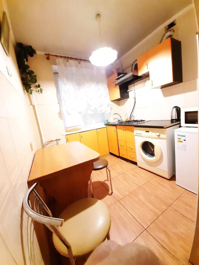 1 Комн Кв Остановка Дворец Спорта Строитель, Рядом С Улицей Химиков Tscherkassy Exterior foto