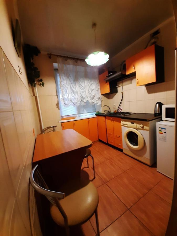 1 Комн Кв Остановка Дворец Спорта Строитель, Рядом С Улицей Химиков Tscherkassy Exterior foto